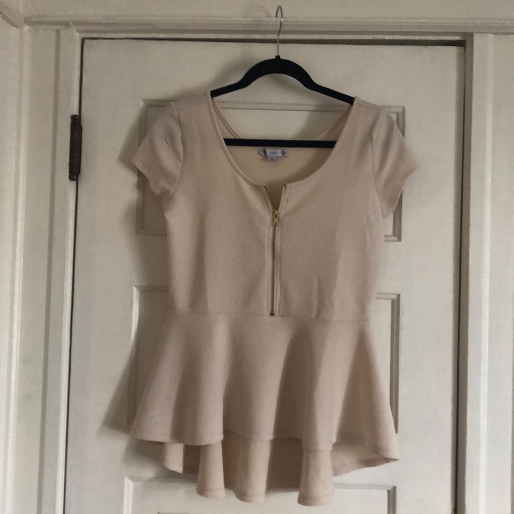 Scoop neck, beige, body fitted dress top
